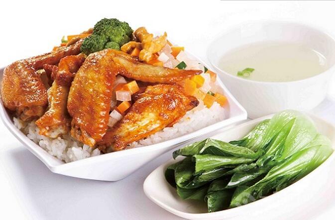 坚持做直营的一线餐饮品牌，掀起的这波“放加盟潮”，到底是割韭菜，还是直营路太难走？