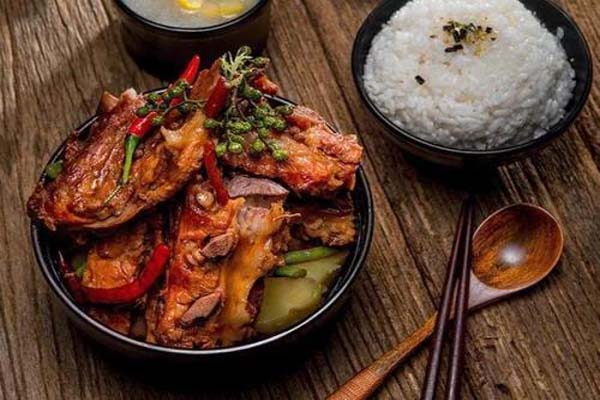 稻秀才瓦罐炖肉饭加盟保障：总部统一扶持,全方位技巧与服务支持