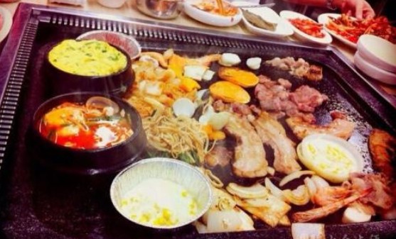 呀咪海鲜烤肉自助火锅加盟店怎么样?